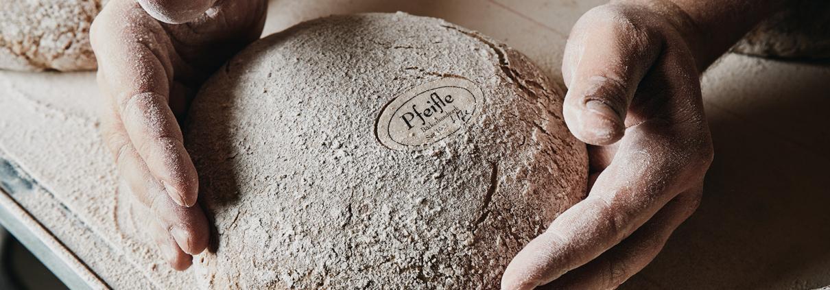 Brotherstellung, Brot, Handwerk, Backwerk, Bäckerei, Pfeifle, Andreas Gerhardt, Nacht