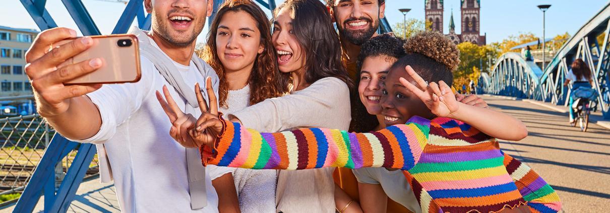 Lifestyle, Peoplefotografie, Kaplan Language School, Freiburg, Andreas Gerhardt, Fotograf, Malt, Diversität, International, Students